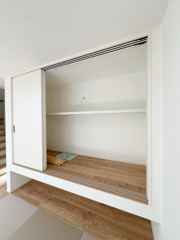 廿日市市阿品4丁目 No.1の収納|畳コーナー収納☆
来客用のお布団や子供のおもちゃを収納するのに便利です♪