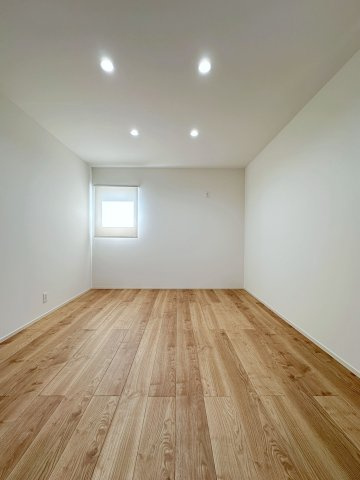 廿日市市阿品4丁目 No.1の寝室|7帖の広々とした主寝室☆
寝室用ベッドプレゼント可能です♪