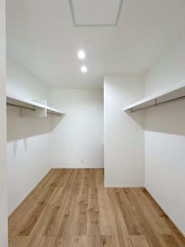 廿日市市阿品4丁目 No.1の収納|全居室収納☆
7帖の主寝室はたくさん収納できるウォークインクローゼットです♪