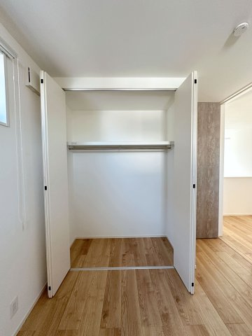 廿日市市阿品4丁目 No.1の収納|全居室収納☆
5.9帖洋室のクローゼットです♪