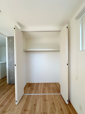 廿日市市阿品4丁目 No.1の収納|全居室収納☆
5.9帖洋室のクローゼットです♪