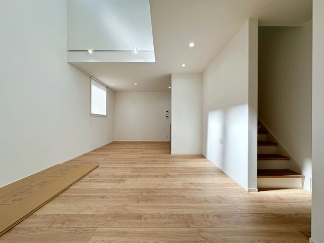 廿日市市阿品4丁目 No.1の居間・リビング|16.7帖の広々としたリビング☆
完成済のため365日ご案内可能♪
「今日見たい」にも対応します！