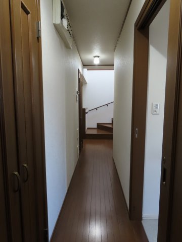 小屋南一丁目　中古住宅の玄関