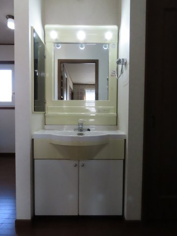 小屋南一丁目　中古住宅の独立洗面台