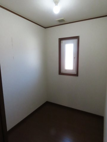 小屋南一丁目　中古住宅の洋室