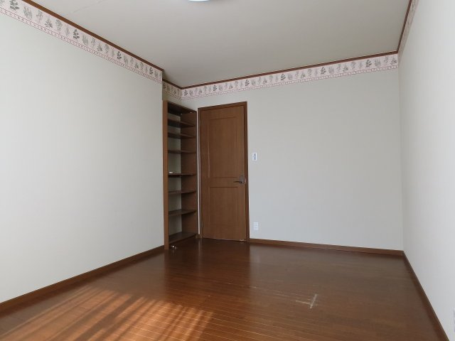 小屋南一丁目　中古住宅の洋室