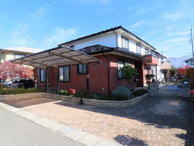 小屋南一丁目　中古住宅の駐車場