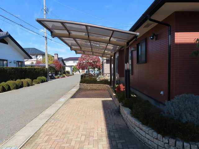 小屋南一丁目　中古住宅の駐車場