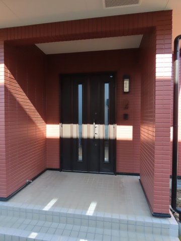 小屋南一丁目　中古住宅の玄関