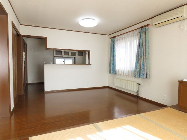 小屋南一丁目　中古住宅の居間・リビング