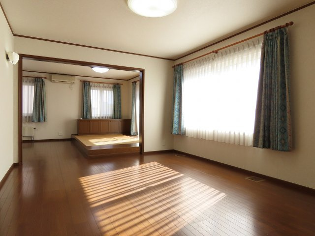 小屋南一丁目　中古住宅の居間・リビング