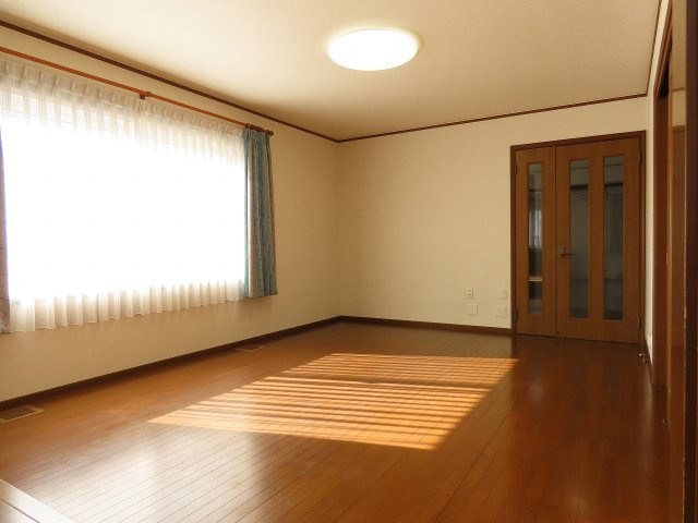 小屋南一丁目　中古住宅の居間・リビング