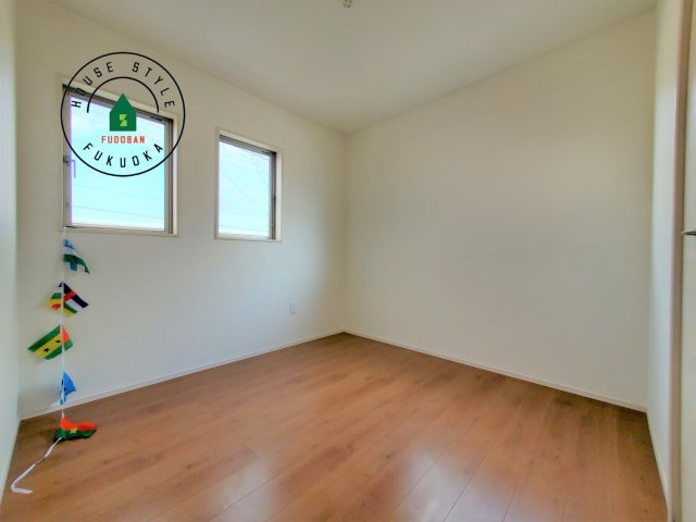 糟屋郡須恵町大字須恵第23-2棟（2号棟）の内観：施工例|落ち着いた色調の洋室です。