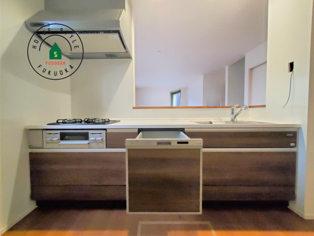 糟屋郡須恵町大字須恵第23-2棟（2号棟）の内観：施工例|キッチン。グリル・食器洗い乾燥機・浄水器も完備。