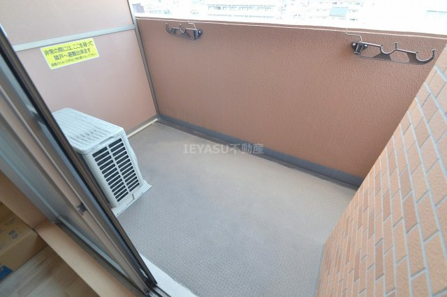 第26友建ビルのバルコニー