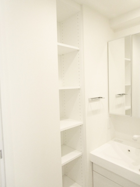 プレール・ドゥーク王子の収納|洗面所の所にも収納有♪