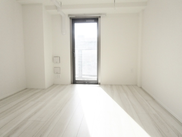 プレール・ドゥーク王子の居間・リビング|フローリングのお部屋です☆