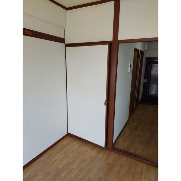 ミリオンハイツの洋室