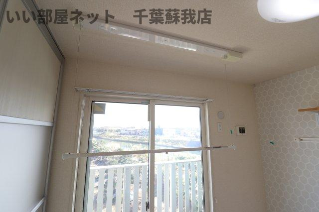Holy Landsの内装|室内物干