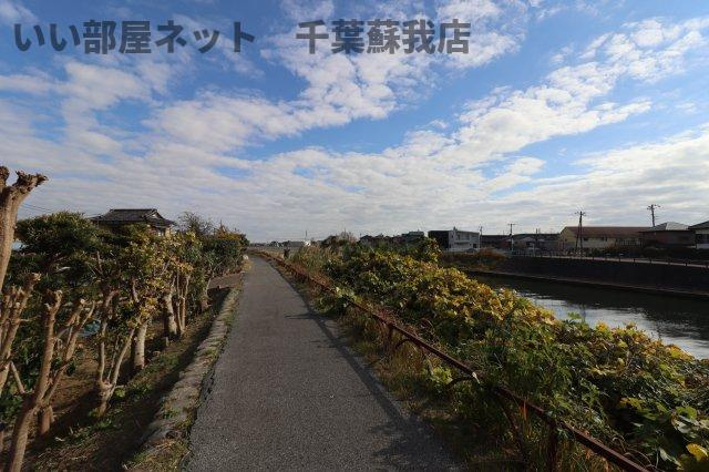 Holy Landsの周辺