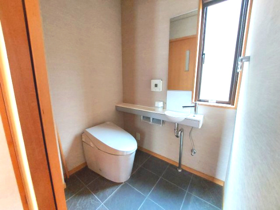 売中古戸建　静岡市葵区松富３丁目のトイレ|１階トイレ