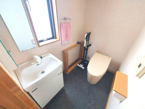 売中古戸建　静岡市葵区松富３丁目のトイレ|２階トイレ