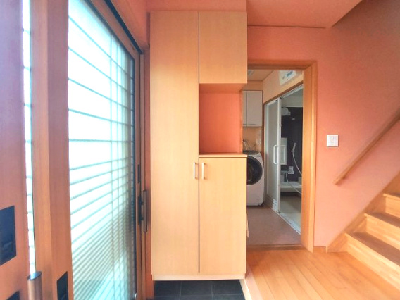 売中古戸建　静岡市葵区松富３丁目の玄関