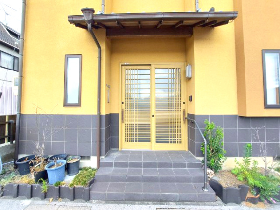 売中古戸建　静岡市葵区松富３丁目の玄関