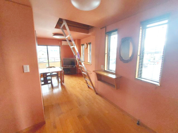 売中古戸建　静岡市葵区松富３丁目の居間・リビング|2階リビング