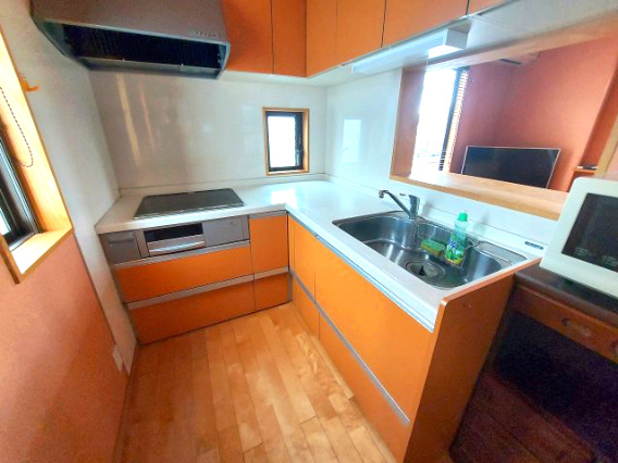 売中古戸建　静岡市葵区松富３丁目のキッチン|お洒落なデザインのキッチンです。