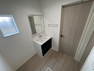 【独立洗面台】 | リナージュ箕面市森町中１丁目第１期 | シリーズ