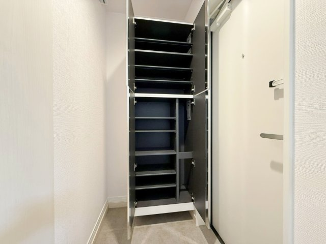 アビエルコート葛西の収納|建具のカラーサンプルです。