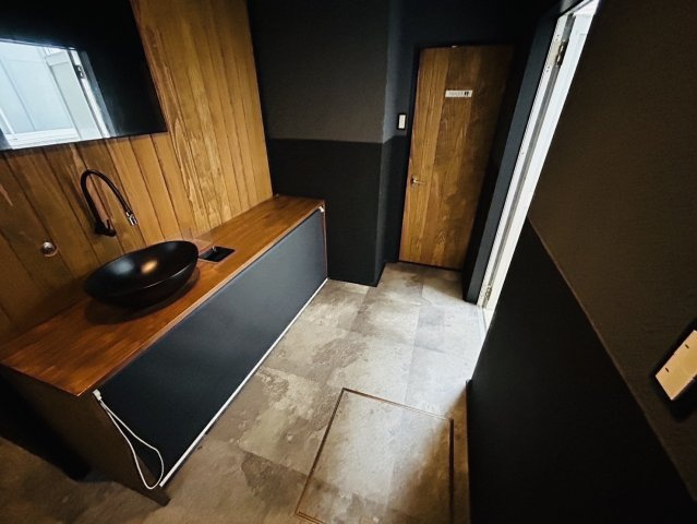 御幸本町貸店舗の内装