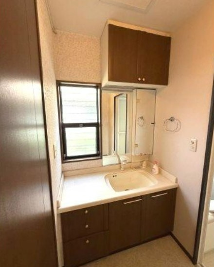 【中古】川越市広谷新町リフォーム中古住宅の独立洗面台|独立洗面化粧台付き