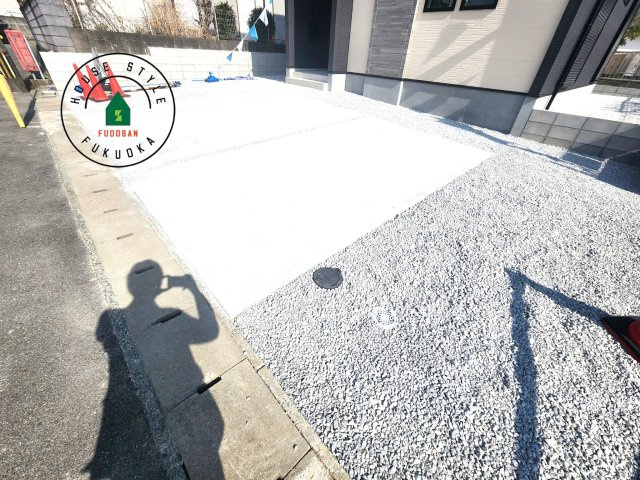 糟屋郡須恵町大字須恵第22-1棟（1号棟）の駐車場|広々した駐車場になります。3台並列駐車となります。