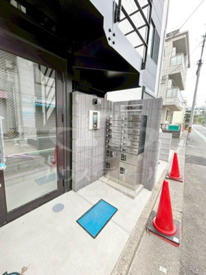 【エントランス】 | The Opal | 建物の内部です