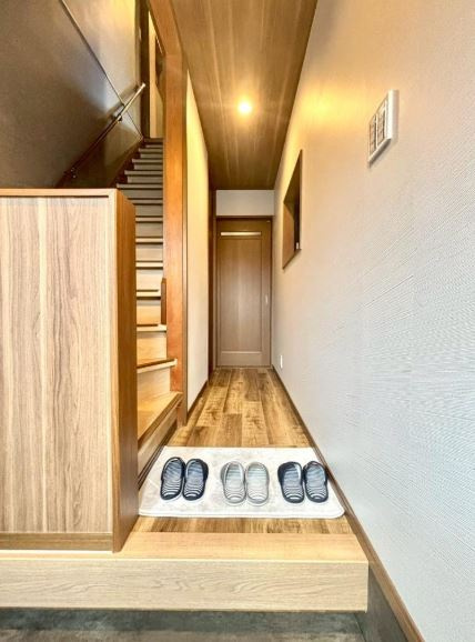 東大阪市稲葉　中古戸建の玄関