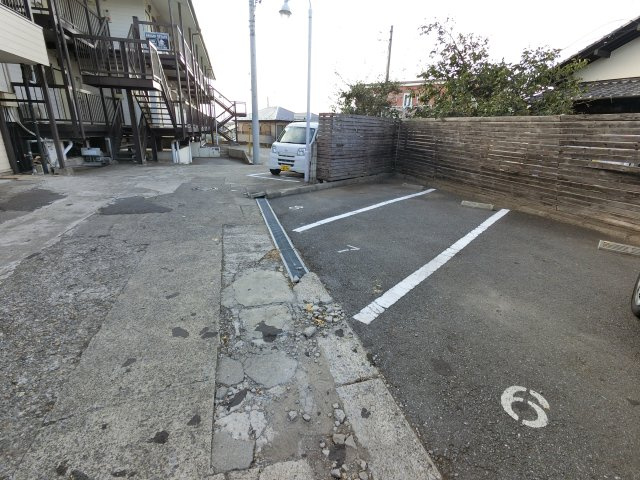 【駐車場】