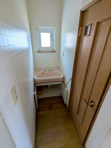 若葉4丁目　店舗付き中古住宅の独立洗面台