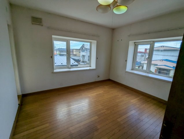 若葉4丁目　店舗付き中古住宅の洋室