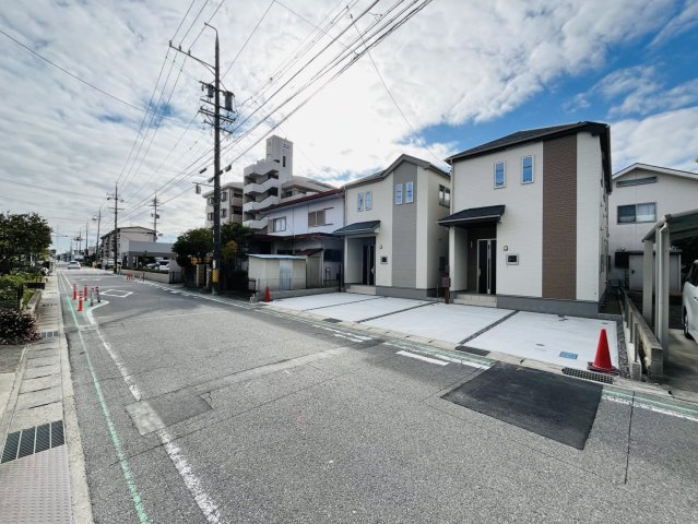 刈谷市沖野町1丁目1-12『仲介手数料無料』新築戸建ての前面道路含む現地写真