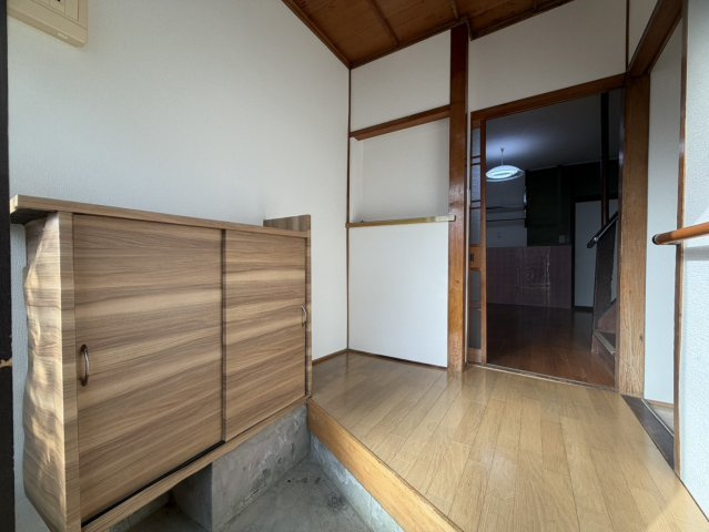 広島市安佐南区長束西４丁目の一戸建ての玄関