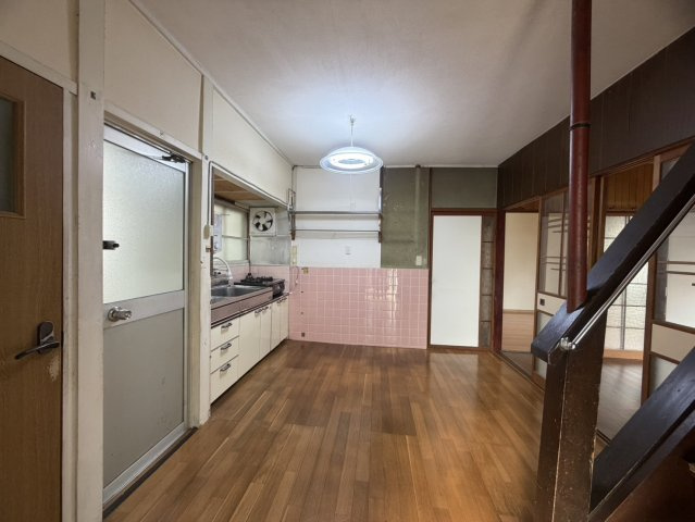 広島市安佐南区長束西４丁目の一戸建ての居間・リビング