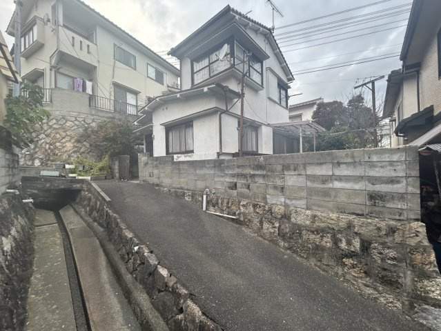 広島市安佐南区長束西４丁目の一戸建て