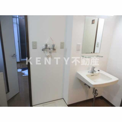 【洗面所】 | シンコウハイツ | 明るい洗面所です