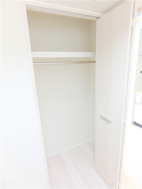 コンフォリア・リヴ西蒲田の収納|洋室2.1帖の収納