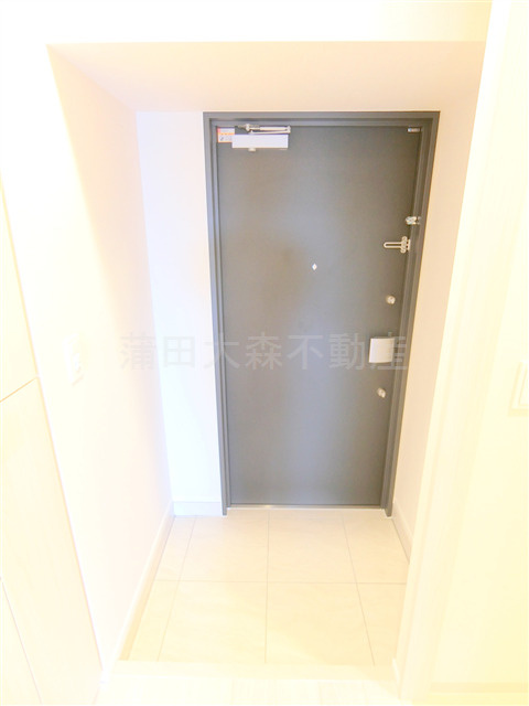 コンフォリア・リヴ西蒲田の玄関