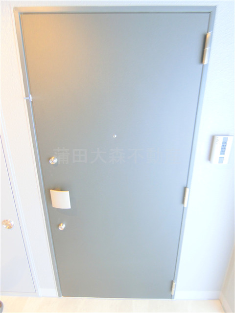 コンフォリア・リヴ西蒲田の玄関