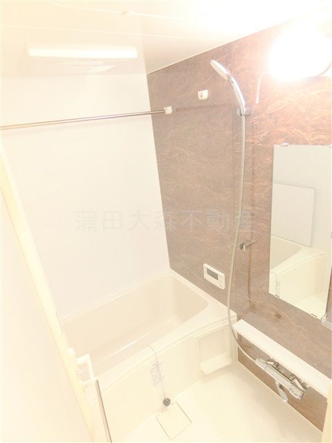 コンフォリア・リヴ西蒲田の浴室|追焚と浴室乾燥機付きのバスルーム　お風呂　浴室