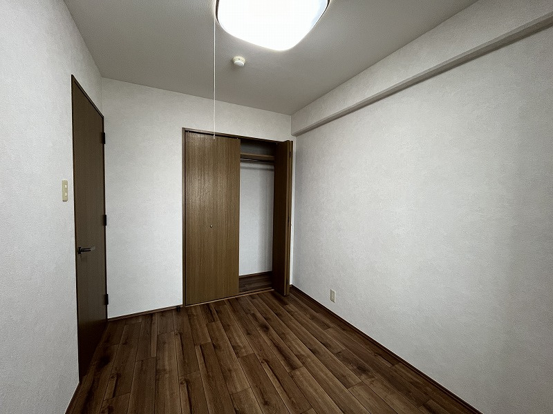 昭和マンション新庄の洋室